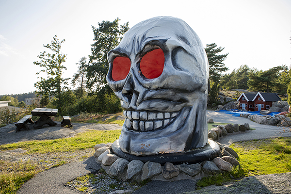 Ett stort pirathuvud med röda ögon markerar slutet på rundan